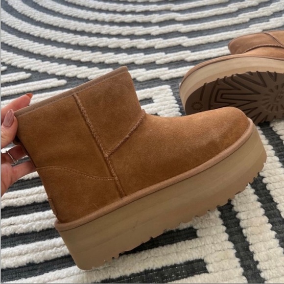 UGG Classic Mini Platform Boots Chestnut - Picture 1 of 11
